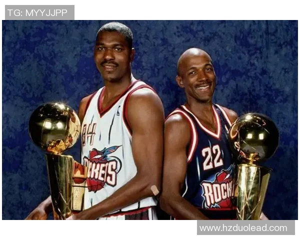 大卫罗宾逊与奥拉朱旺的巅峰对决谁才是真正的篮球传奇 大卫罗宾逊与奥拉朱旺的巅峰对决谁才是真正的篮球传奇